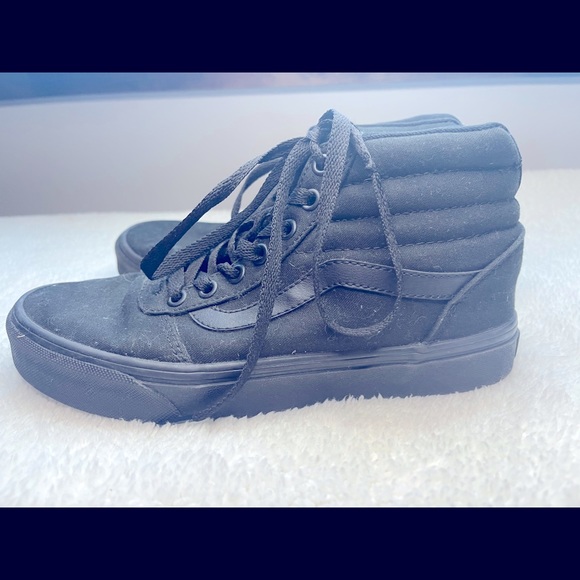 Black women’s vans. Size 7. - Picture 1 of 3